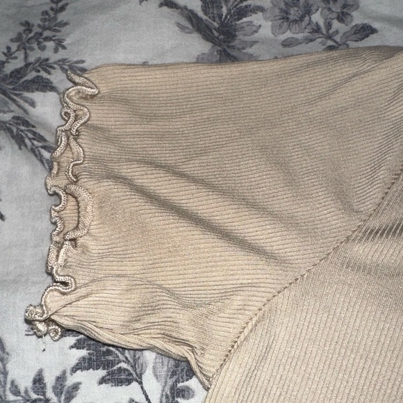 Tan Ribbed Cropped Top - Picture 4 of 4